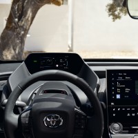 Toyota bZ4X Cockpit Detail Fahrer