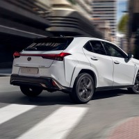 Lexus UX250h MY 23 Heckansicht