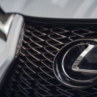 Lexus UX250h MY 23 Detail Kühlergrill