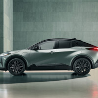 Toyota C-HR + Seite