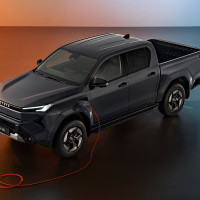 Toyota Hilux 2026 beim Laden