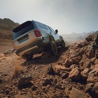 Toyota Landcruiser auf Felsen