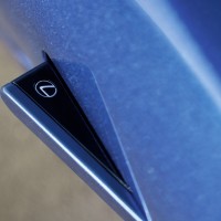 Detailansicht der Türschnalle des Lexus LC