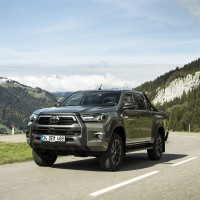 Toyota Hilux auf der Straße