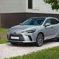 Lexus RX450h+ Frontansicht