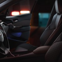 Toyota C-HR - Innenansicht - Cockpit seitlich