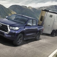 Toyota Hilux mit Anhänger