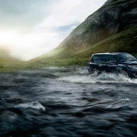 Toyota Land Cruiser im Wasser