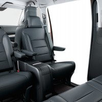 Die zweite Sitzreihe des Toyota Proace Verso ist 180 Grad drehbar.