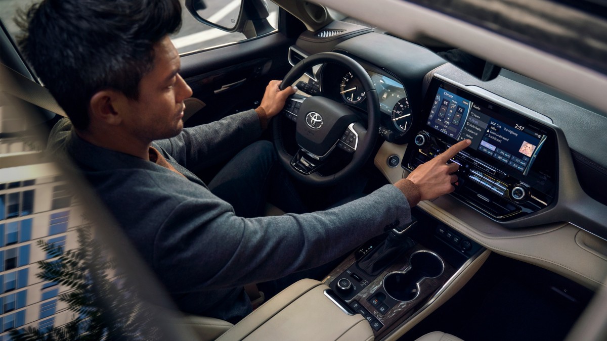 Toyota Highlander Cockpit