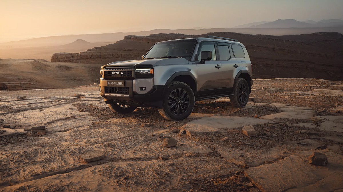 Toyota Land Cruiser auf Felsen