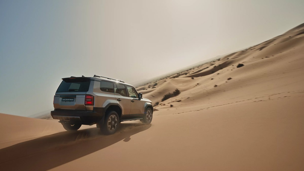 Toyota Land Cruiser auf Sand