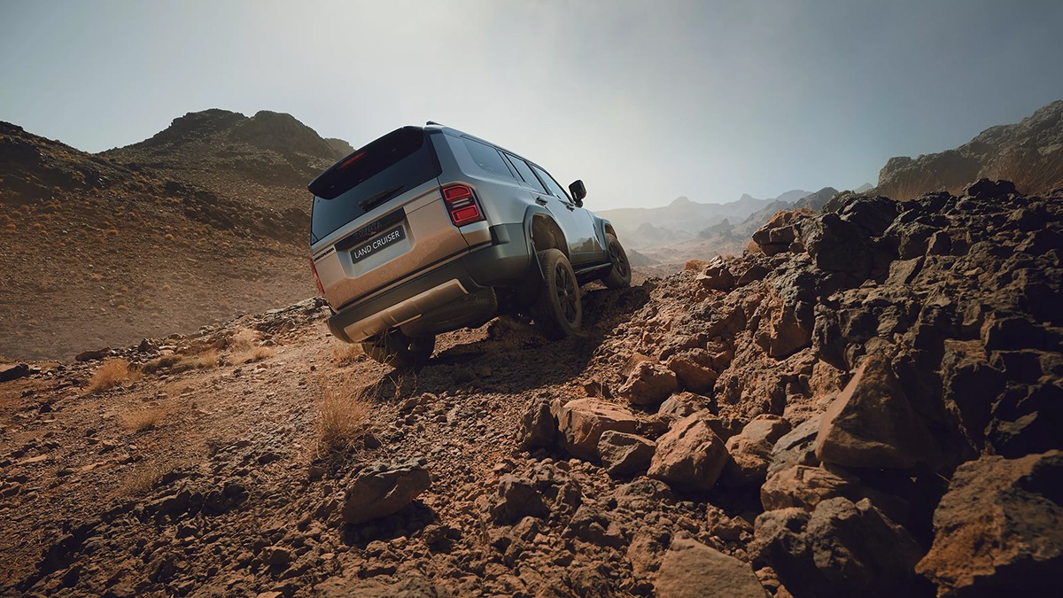 Toyota Landcruiser auf Felsen
