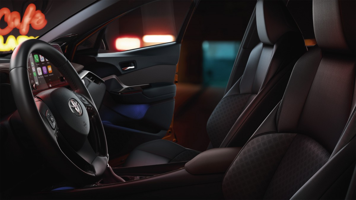 Toyota C-HR - Innenansicht - Cockpit seitlich
