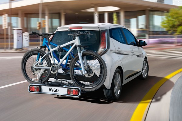Toyota Aygo mit Heckfahrradträger