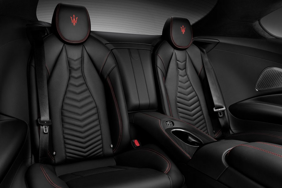 2 vollwertige Sitze Rückbank Maserati GranTurismo