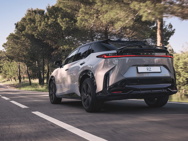 Lexus RZ Heck